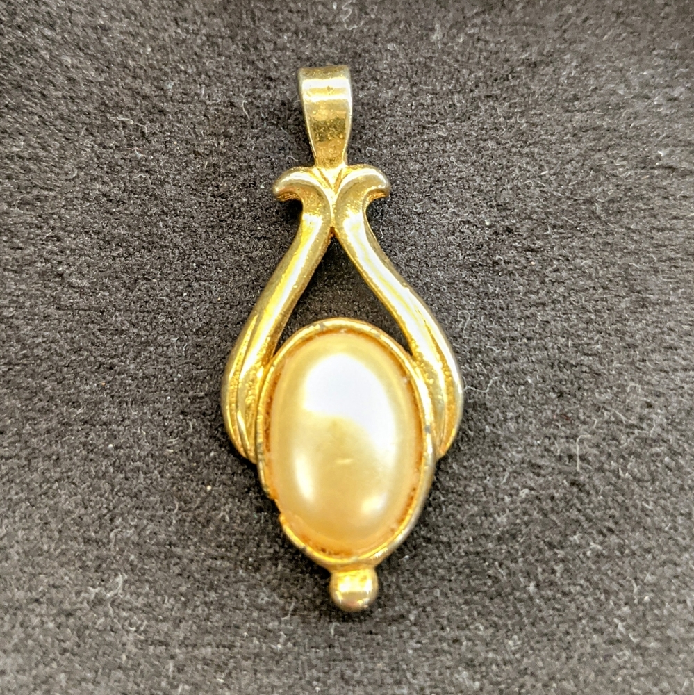 Creamy Pearl and Gold Costume Necklace Charm 1.5" Vintage